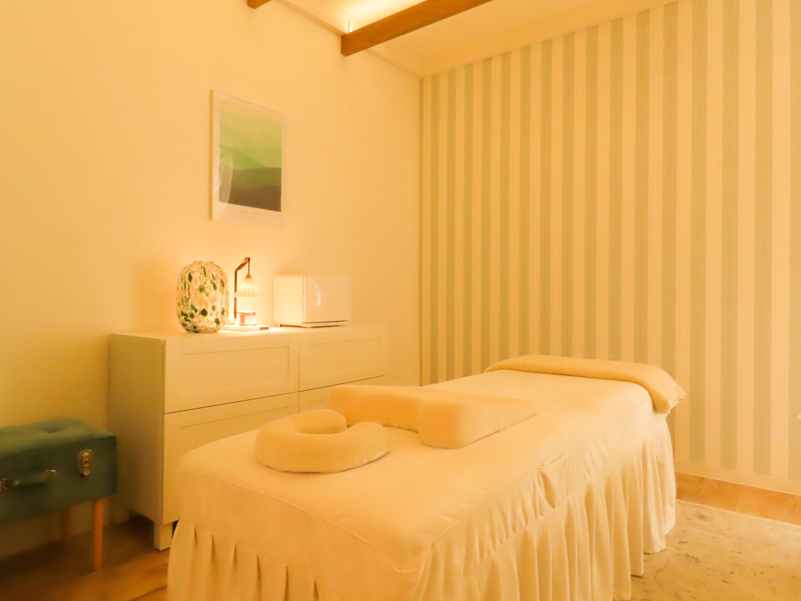 Private treatment room at Salon de Presso, a one-person salon near Jujo Station in Kita-ku, Tokyo